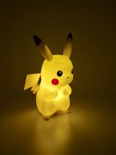 Pokémon - PIKACHU LED  Wyjątkowa lampa LED 3D w kształcie Pikachu o wysokości 25 cm - oficjalny licencjonowany produkt firmy The Pokémon Company.