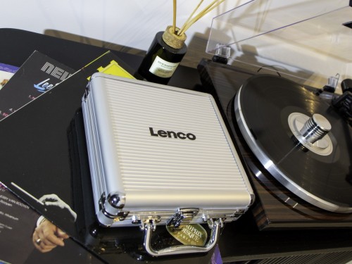 Lenco TTA-12IN1PRO Walizka z zestawem profesjonalnych akcesoriów gramofonowych