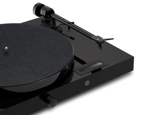 Pro-Ject JukeBox E1 + OM5e  Gramofon, System all-in-one / Plug and Play z Bluetooth, czarny piano 