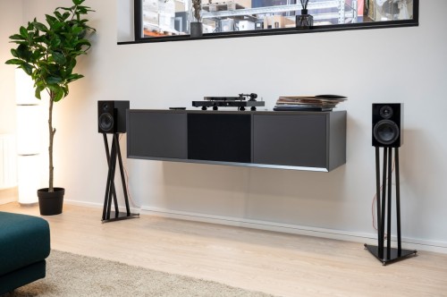 Pro-Ject JukeBox E1 + OM5e  Gramofon, System all-in-one / Plug and Play z Bluetooth, czarny piano 