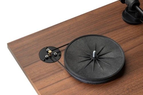 Gramofon Pro-Ject E1 BT z wbudowanym przedwzmacniaczem oraz wkładką AT3600L, nadajnik Bluetooth, orzech