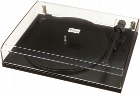 Gramofon ProJect Essential II Black + OM5E